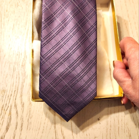 Calvin Klein Tie Silk Never Worn - Picture 2 of 6